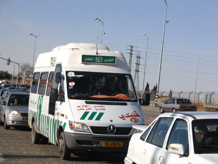 An Arab shuttle bus travels on Highway 443, a road often incorrectly described as "Jewish-only" (Photo by Tamar Sternthal/CAMERA)
