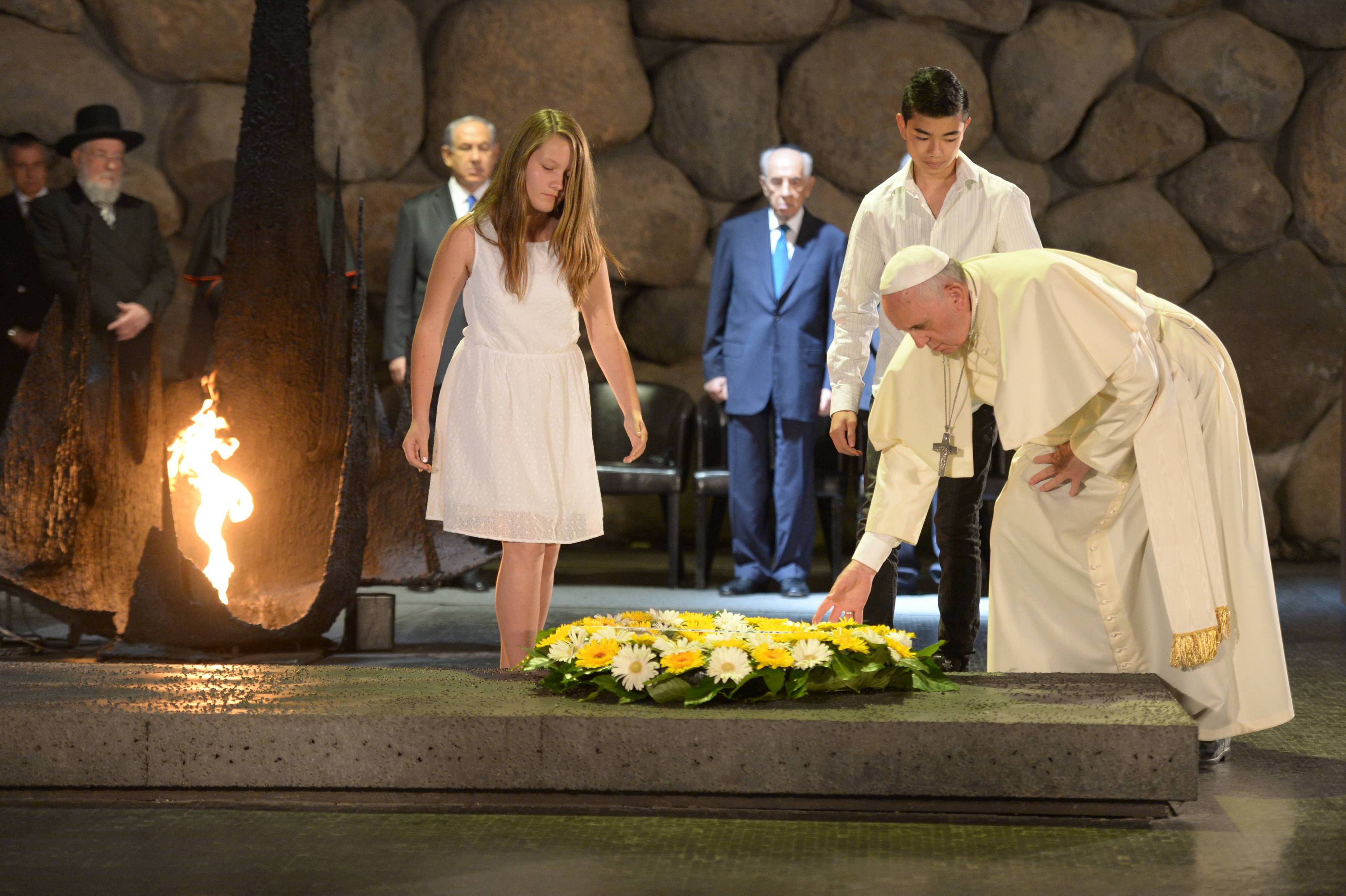 Pope Francis' visit to the Yad Vashem Holocaust Museum in Jerusalem, with President Shimon Peres and Prime Ministrer Benjamin Netanyahu. Photo: Amos Ben Gershom GPO